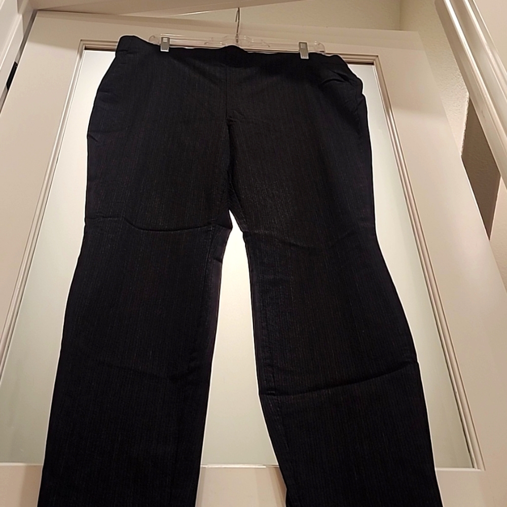 Vera Wang tapered trouser black with light grey texture